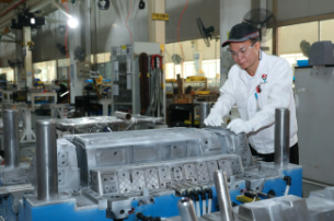 Büyük ev cihaz sac metal parçaları için ilerici kalıplarda ilk deneme başarı için temel teknolojiler
